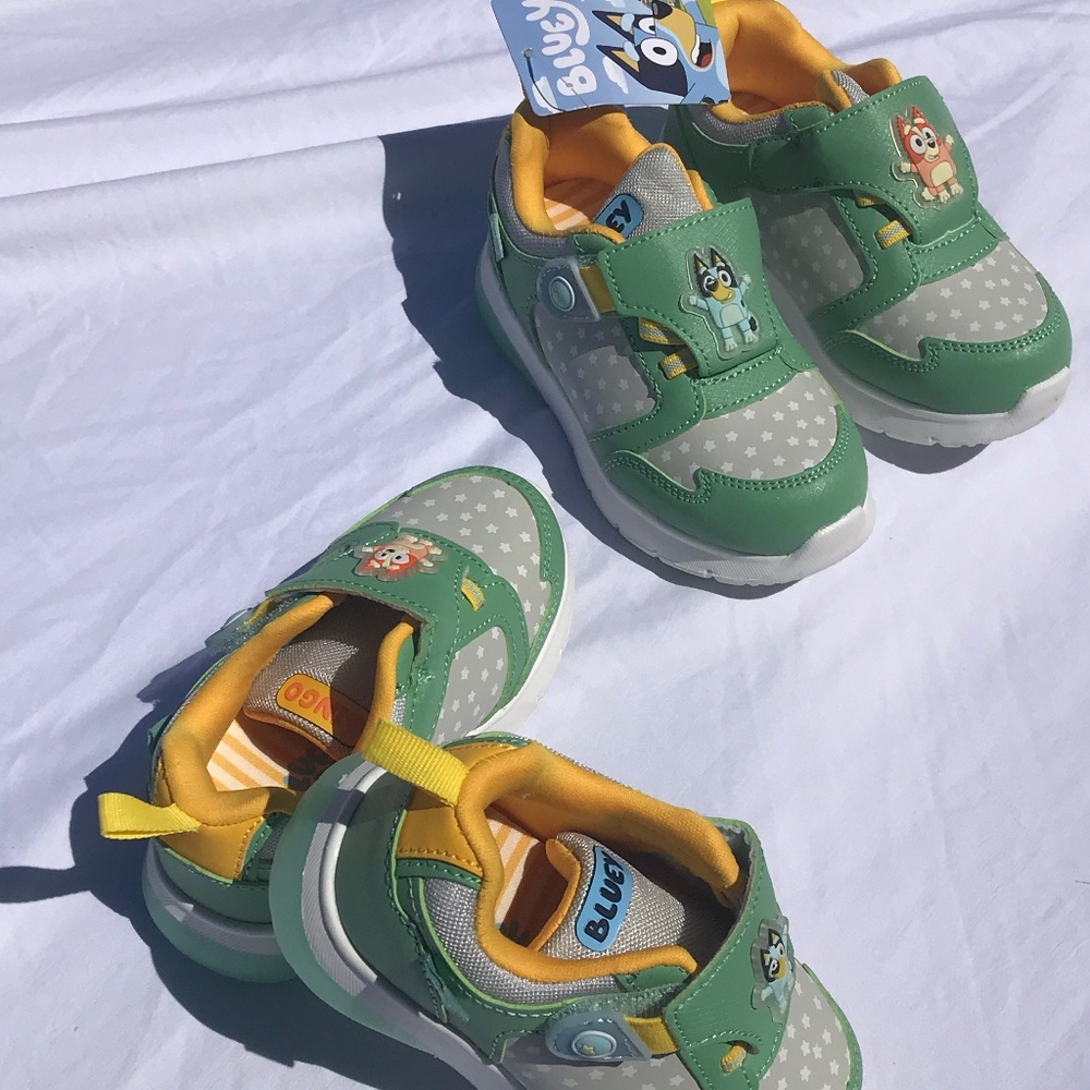 Girls light up sneakers